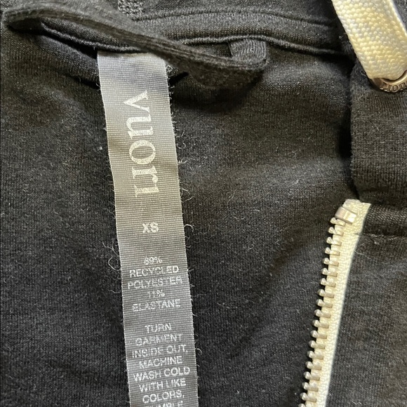 Vuori Halo Performance Hoodie in Black Heather - Picture 8 of 8